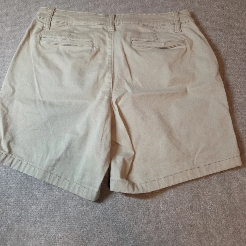 St. Johns Bay Womens Khaki Chino Shorts Tan 7 Inch Inseam Size 2 Stretch Twill